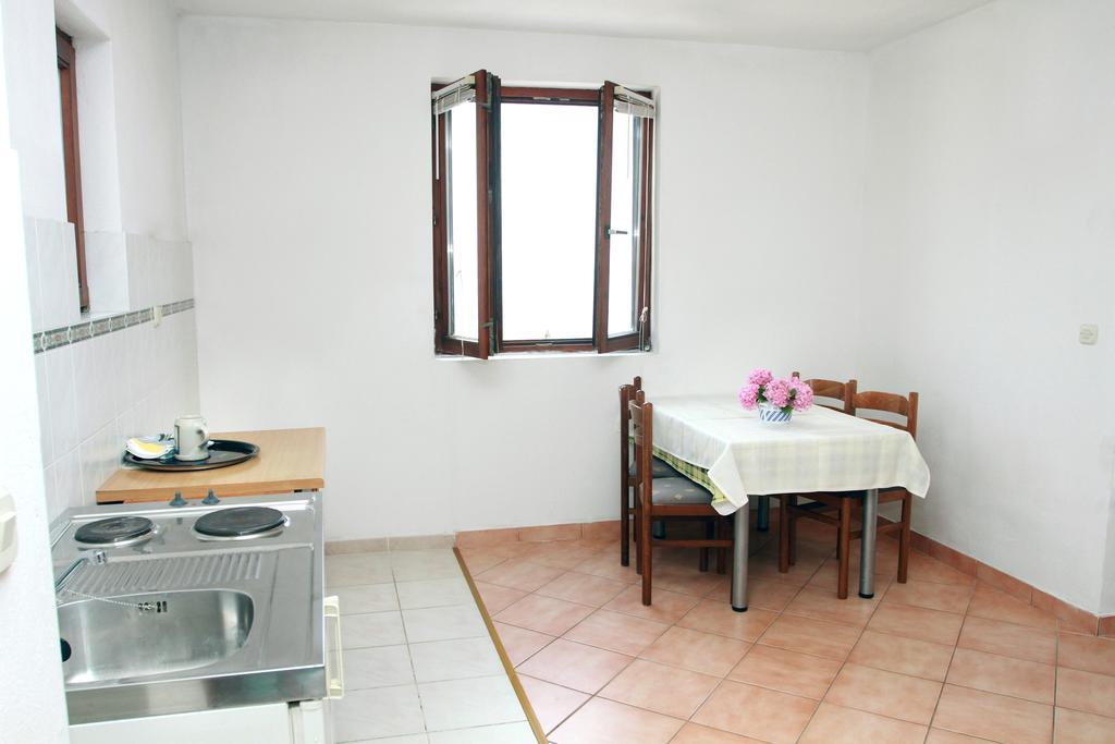 Apartments Sanader Okrug Gornji Room photo