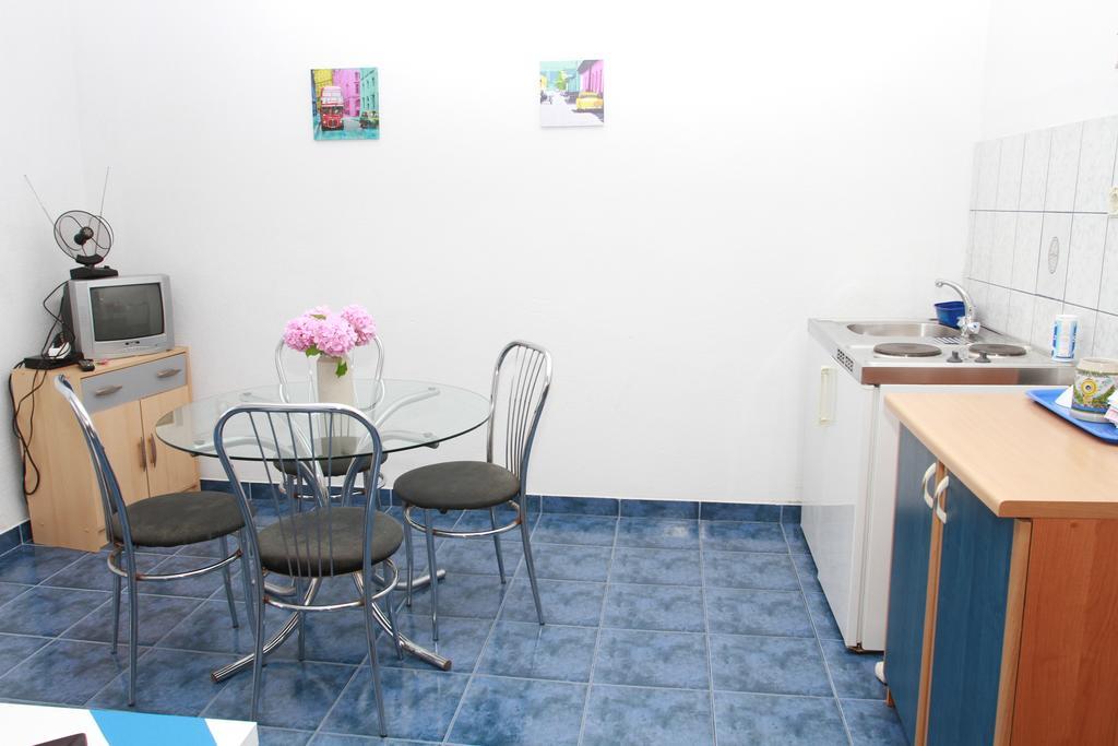 Apartments Sanader Okrug Gornji Room photo