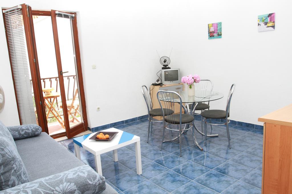 Apartments Sanader Okrug Gornji Room photo