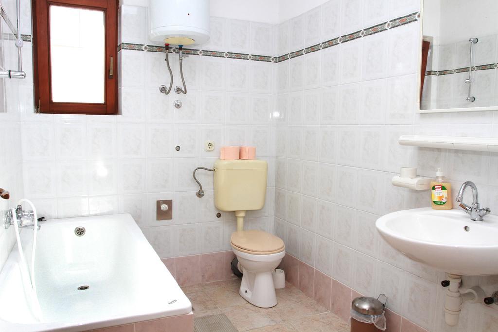 Apartments Sanader Okrug Gornji Room photo