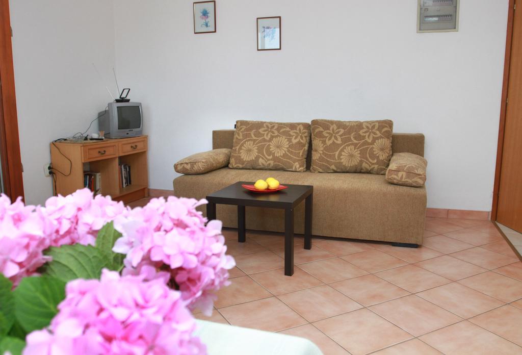 Apartments Sanader Okrug Gornji Room photo