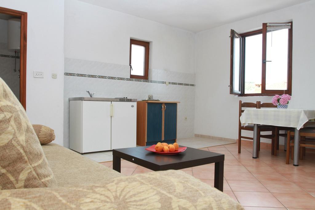 Apartments Sanader Okrug Gornji Room photo